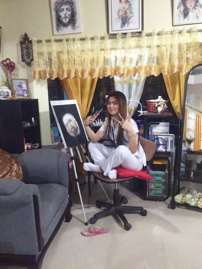 Độc đáo những bức tranh được vẽ bằng bơm kim tiêm - Ảnh 3.