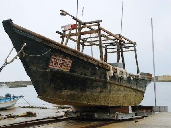 12 tàu gỗ liên tiếp được phát hiện tại Nhật Bản có chứa thi thể người đang phân hủy