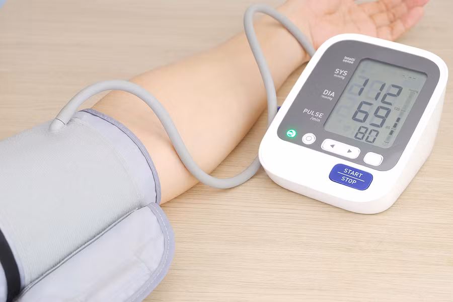 Huyết áp nên được đo liên tục 2-3 lần đều đặn để đảm bảo kết quả đo được chính xác. (Ảnh: ITN)