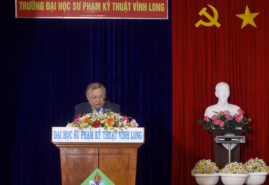 PGS. TS Cao Hùng Phi, Hiệu trưởng Trường Đại học SPKT Vĩnh Long, Chủ tịch Hội đồng thi Quốc gia số 1 phát biểu tại buổi bế mạc.