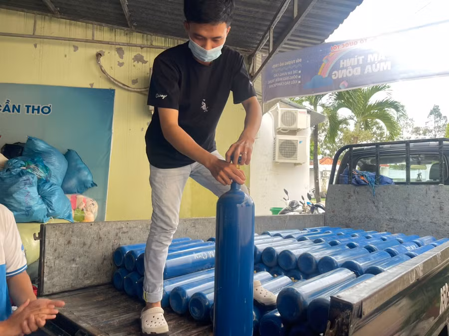 Thành Đoàn – Hội Liên hiệp Thanh niên thành phố, Hội Doanh nhân trẻ thành phố sẽ chuyển ngay các vật tư y tế đến với các đội phản ứng nhanh.