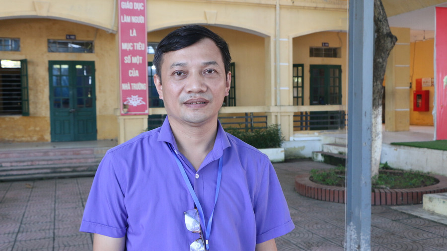 Thầy Nguyễn Đình Dũng - Hiệu trưởng Trường THCS Đức Thượng. Thầy Nguyễn Đình Dũng - Hiệu trưởng Trường THCS Đức Thượng.