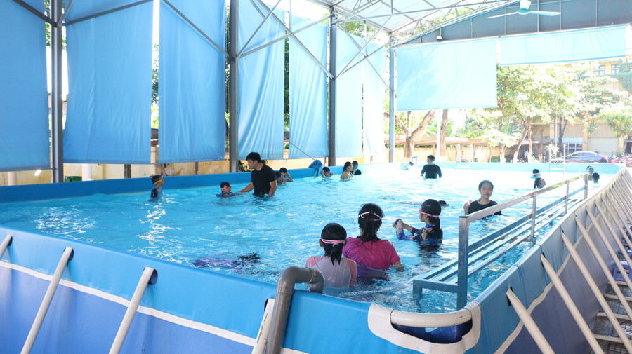 Bể bơi thông minh tại Trường THCS Đức Thượng luôn thu hút rất đông học sinh tới tham gia. Bể bơi thông minh tại Trường THCS Đức Thượng luôn thu hút rất đông học sinh tới tham gia.