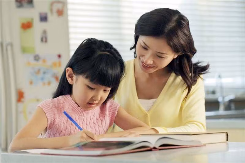 Cha mẹ giúp con hết sợ bài tập về nhà 