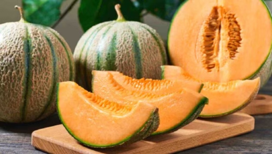 Nhiều người cho rằng không nên trộn dưa hấu, dưa lưới với các loại trái cây khác. (Ảnh: ITN) Nhiều người cho rằng không nên trộn dưa hấu, dưa lưới với các loại trái cây khác. (Ảnh: ITN)
