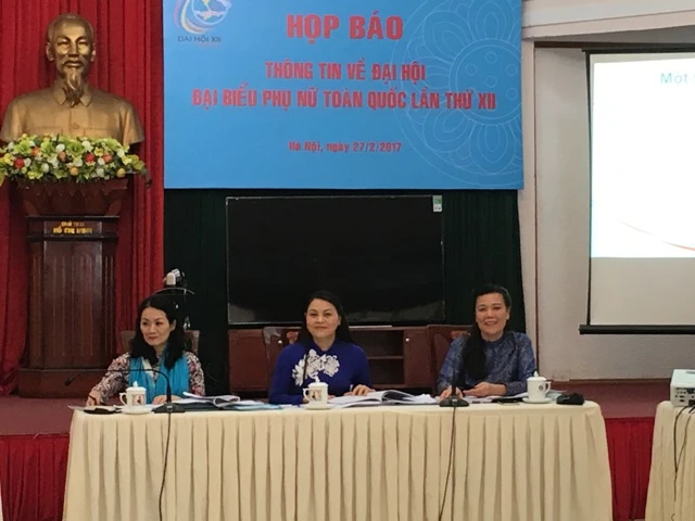 Đoàn chủ trì họp báo