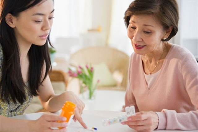 “Khóc thét” khi được mẹ chồng coi như con gái ảnh 1 Không ít nàng dâu e ngại việc mẹ chồng quá thân thiết (Ảnh minh hoạ IT)