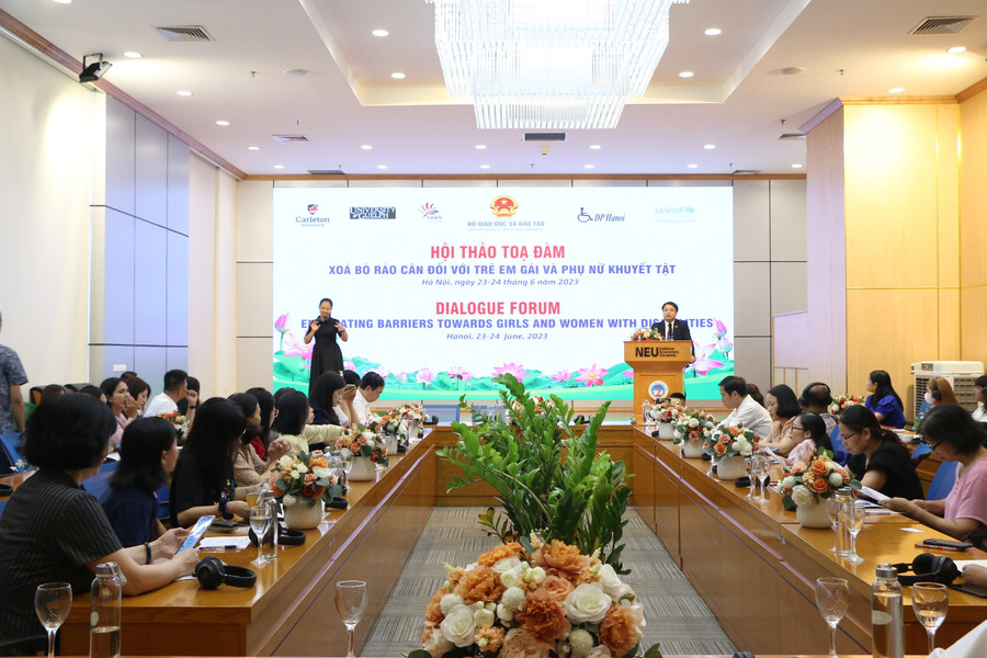 Toàn cảnh hội thảo tọa đàm xóa bỏ rào cản đối với trẻ em và phụ nữ khuyết tật.