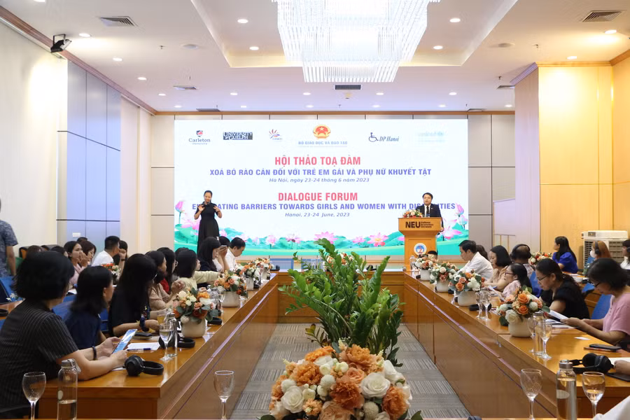 Toàn cảnh hội thảo tọa đàm xóa bỏ rào cản đối với trẻ em và phụ nữ khuyết tật.
