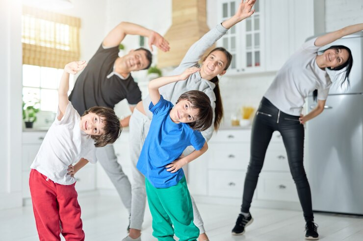 Lập kế hoạch giảm cân cùng các thành viên khác trong gia đình sẽ khiến mọi việc trở nên dễ dàng hơn. (Ảnh: ITN). Lập kế hoạch giảm cân cùng các thành viên khác trong gia đình sẽ khiến mọi việc trở nên dễ dàng hơn. (Ảnh: ITN).