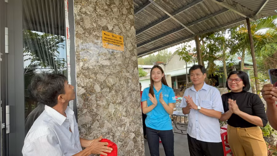 Hình ảnh một nàng Hoa hậu GenZ tri thức, không những xinh đẹp mà còn học giỏi và tài năng.