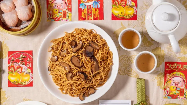 Một bữa tối may mắn với đầy những món ăn mang ý nghĩa tượng trưng sẽ tạo nên một khởi đầu tốt lành cho một năm âm lịch. (Ảnh: ITN) Một bữa tối may mắn với đầy những món ăn mang ý nghĩa tượng trưng sẽ tạo nên một khởi đầu tốt lành cho một năm âm lịch. (Ảnh: ITN)