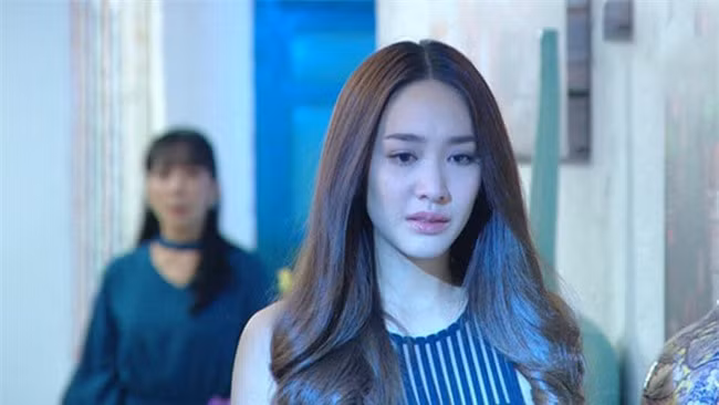 Thế nhưng chị chỉ đến một mình, nhìn mặt không vui, ngồi chơi một lúc rồi chị ra về. (Ảnh minh họa).