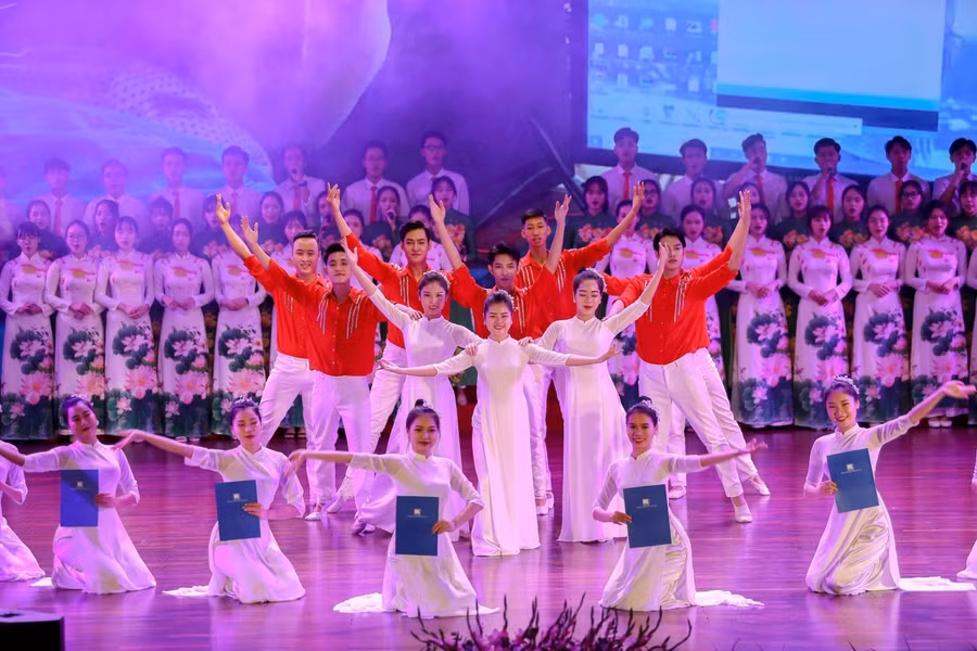 Đại hội thi đua yêu nước ngành giáo dục lần thứ VII: Động lực để "cháy" hết mình cho sự nghiệp trồng người ảnh 3