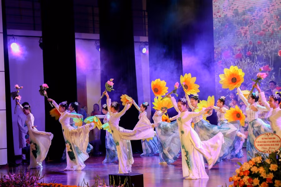 Đại hội thi đua yêu nước ngành giáo dục lần thứ VII: Động lực để "cháy" hết mình cho sự nghiệp trồng người ảnh 7