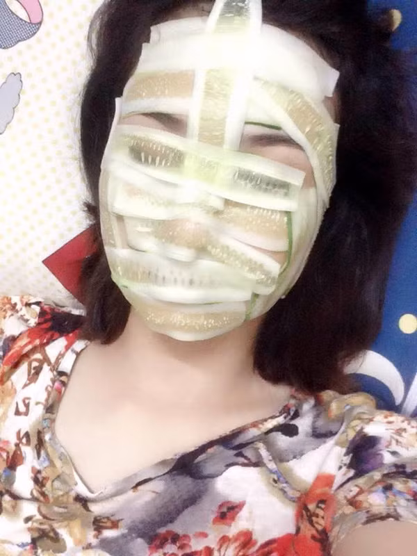 đắp dưa chuột như xác ướp