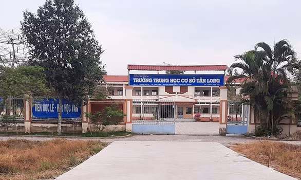 Trường THCS Tân Long (Hậu Giang).