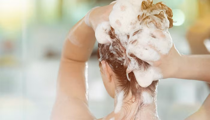 Gội đầu bằng bia giúp cho tóc nhanh dài mềm mượt