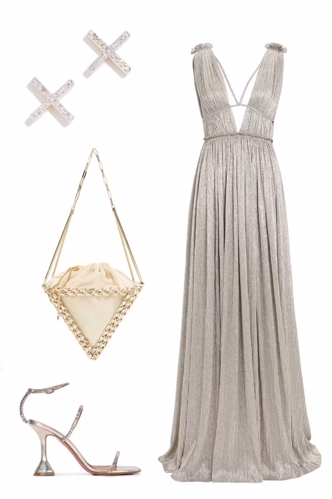 Dạ tiệc: Nếu được mời với tư cách người thân hay đến tiệc có lượng khách mời hàng ngàn người, sét đồ dự tiệc của bạn cần có độ sang trọng và tinh tế nhất định. Một chiếc đầm dạ tiệc dài được cắt may từ loại vải thoáng khí, giày cao gót mảnh, đính đá. Đừng quên túi xách mini và hoa tai có cùng thiết kế.
