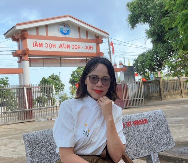 Cô Diệp Thị Anh Hằng giáo viên môn Ngữ văn, Trường THPT Lý Sơn. Cô Diệp Thị Anh Hằng giáo viên môn Ngữ văn, Trường THPT Lý Sơn.