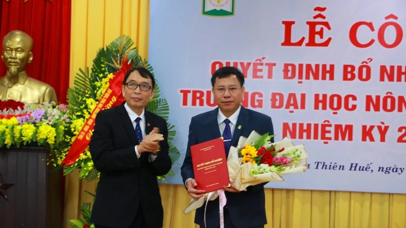 Công bố Quyết định bổ nhiệm Hiệu trưởng Trường Đại học Nông Lâm - ĐH Huế nhiệm kỳ 2020 – 2025