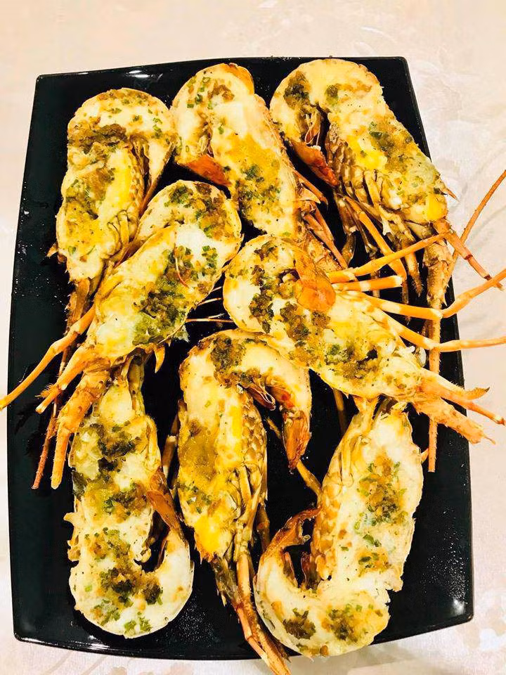 giai cuu tom hum xanh, chi em no nuc lam mon pho mai nuong hai san ngon da doi - 4