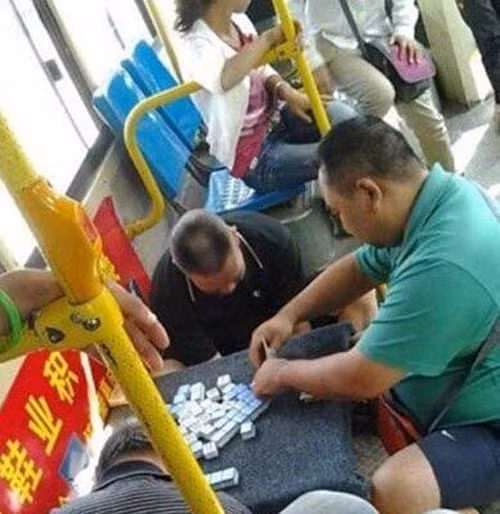 Làm ván nữa rồi xuống nhé.