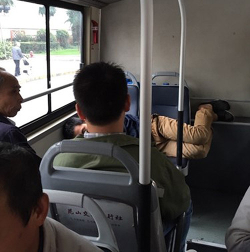 Xe này là xe nhà tôi. Xe này là xe nhà tôi.