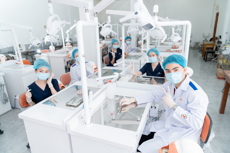 Hơn 72 phòng thực hành dành riêng cho sinh viên khối ngành sức khỏe tại HIU. Hơn 72 phòng thực hành dành riêng cho sinh viên khối ngành sức khỏe tại HIU.