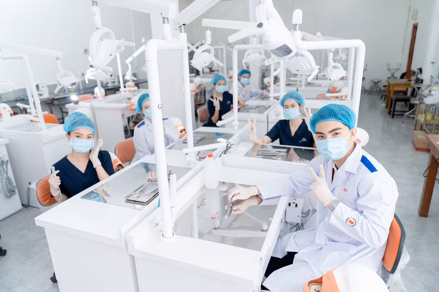 Hơn 72 phòng thực hành dành riêng cho sinh viên khối ngành sức khỏe tại HIU.