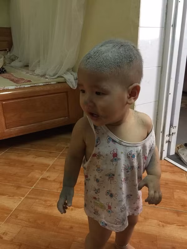 Thấy con im lặng bất thường, mẹ từ bếp chạy vào thấy cảnh tượng hãi hùng đến nỗi đánh không được, mắng cũng chả xong-2