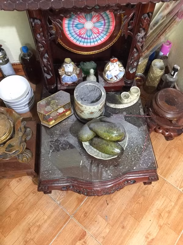 Thấy con im lặng bất thường, mẹ từ bếp chạy vào thấy cảnh tượng hãi hùng đến nỗi đánh không được, mắng cũng chả xong-3