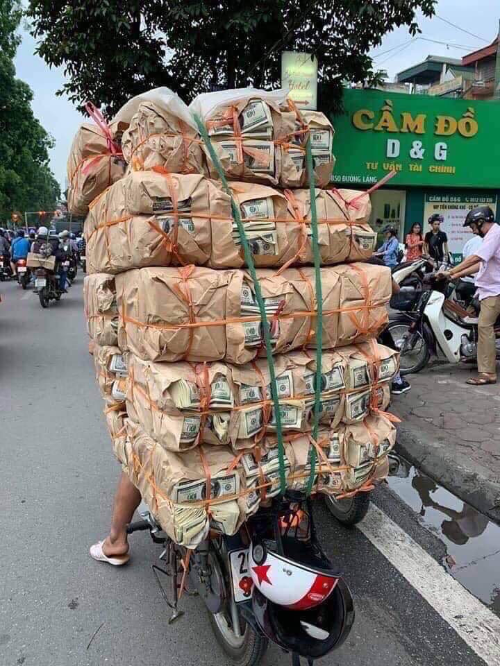 Ai dám chở tiền ra phố như này không. Ai dám chở tiền ra phố như này không.