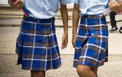 Học sinh nam được phép mặc váy đồng phục từ tháng 9/2019. Ảnh: Getty Images. Học sinh nam được phép mặc váy đồng phục từ tháng 9/2019. Ảnh: Getty Images.
