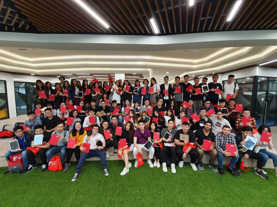 Sinh viên BUV được tặng iPad khi nhập học