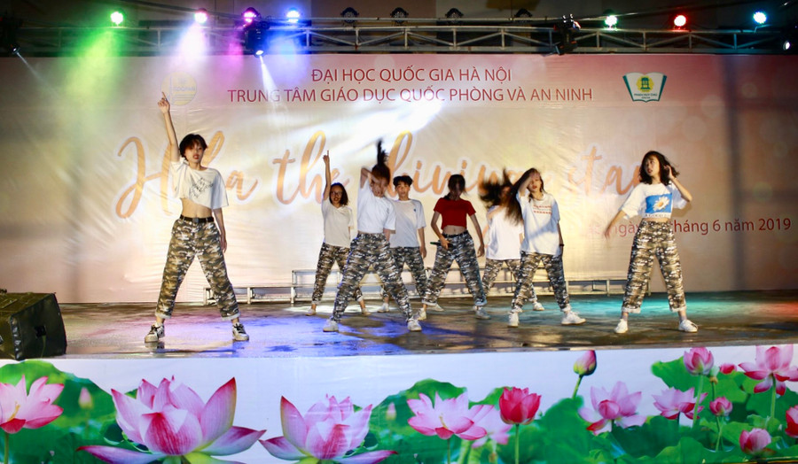 Một hoạt động ngoại khóa sôi nổi của trường THPT Phan Huy Chú Một hoạt động ngoại khóa sôi nổi của trường THPT Phan Huy Chú