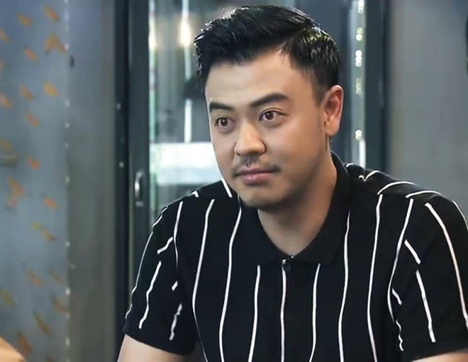 "Bảo tình cảm sâu nặng mà không chinh phục được? Thế mà đòi làm con của bố. Quá kém": Mọi ông bố đều muốn tỏ ra "ngầu" trong mắt con, nhất là ở khoản "tán gái". "Thấy mình chia tay bạn gái hay ở một mình hơi lâu thì cha lại chê mình kém cỏi. Ông hay kể về quá khứ "gái xếp hàng dài" để khích lệ mình mau tìm con dâu để ông sớm có cháu nội ẵm bồng", Thanh Phúc (24 tuổi, TP.HCM) nói. Quoc