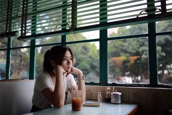 Sống dở chết dở với những tin nhắn nặc danh, tôi càng sốc hơn khi biết thủ phạm gây ra những hoang mang này - Ảnh 1.