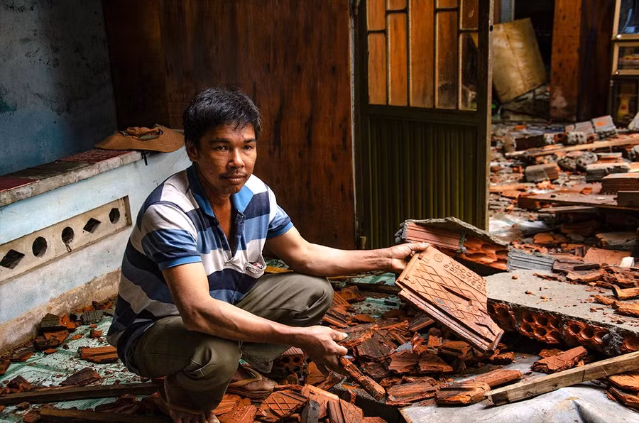 Ông Hà cảm thấy may mắn khi hai vợ chồng thoát chết trong gang tấc.