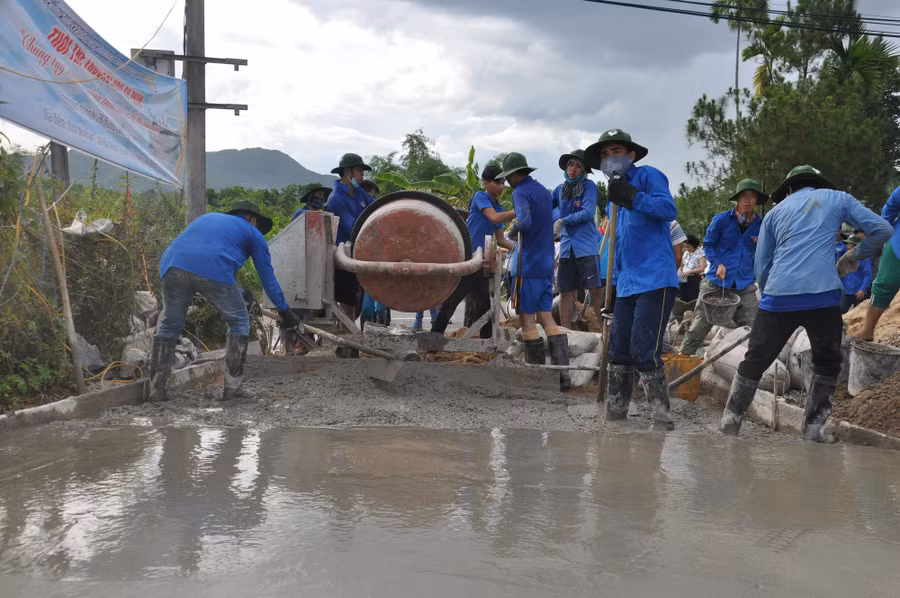 Trong 5 năm, Đoàn thanh niên Trường ĐH Sư phạm – ĐH Đà Nẵng tham gia đóng góp hơn 25.000 ngày công lao động.