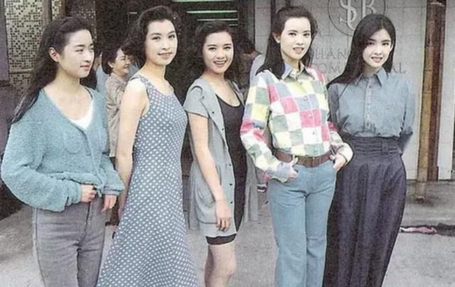 Nhìn lại nhan sắc của loạt đại mỹ nhân Cbiz gần 20 năm trước để hiểu rằng Dương Mịch, Địch Lệ Nhiệt Ba của hiện tại nhạt nhòa thế nào - Ảnh 14. Nhìn lại nhan sắc của loạt đại mỹ nhân Cbiz gần 20 năm trước để hiểu rằng Dương Mịch, Địch Lệ Nhiệt Ba của hiện tại nhạt nhòa thế nào - Ảnh 14.