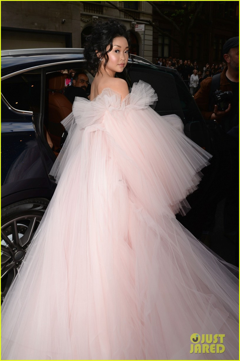 Lần đầu dự Met Gala, cô gái mồ côi gốc Việt tỏa sáng như viên kẹo ngọt ảnh 1 Lần đầu dự Met Gala, cô gái mồ côi gốc Việt tỏa sáng như viên kẹo ngọt ảnh 1