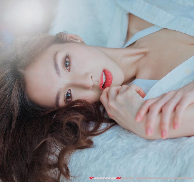 Ngỡ ngàng danh tính của cô gái xinh đẹp được chụp lén trên tàu ảnh 15