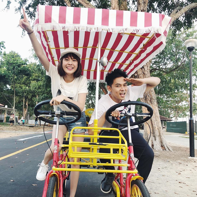 Cũng trong bài chia sẻ với Bangkok Post, cặp đôi tiết lộ Dan chính là mối tình đầu của Pattie. Cô nhận lời tỏ tình của nam tài tử khi vừa bước sang tuổi 18. Chuyen tinh 10 nam ngot ngao cua cap doi