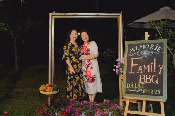 Hé lộ mối quan hệ thật sự giữa mẹ của Cường Đô la và mẹ Đàm Thu Trang