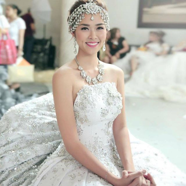 Chạy đua cát-xê, đồ hiệu xe sang và thực tế khắc nghiệt sau ánh hoàng quang showbiz chay dua cat xe do hieu xe sang va thuc te khac nghiet sau anh hoang quang showbiz