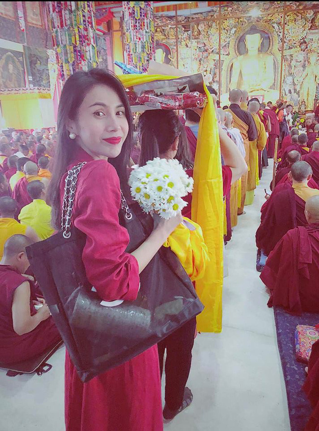 Thủy Tiên công khai kể tội con gái phao tin thất thiệt khi mẹ đi tu ở nước ngoài - Ảnh 2. Thủy Tiên công khai kể tội con gái phao tin thất thiệt khi mẹ đi tu ở nước ngoài - Ảnh 2.