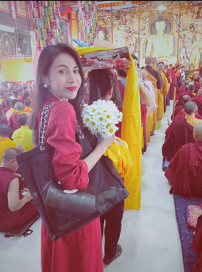 Thủy Tiên công khai kể tội con gái phao tin thất thiệt khi mẹ đi tu ở nước ngoài - Ảnh 2.