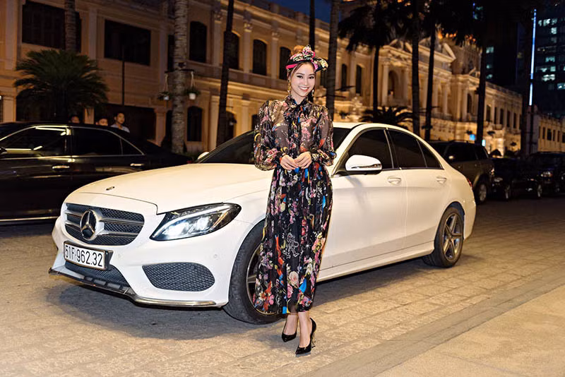 Chiếc xe hơi đắt tiền của Ninh Dương Lan Ngọc