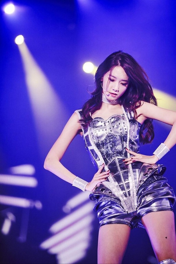 Xót xa những khoảnh khắc thần tượng Kpop kiệt sức ngã quỵ trên sân khấu ảnh 12 Yoona kiệt sức khi đang nhảy